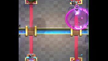 Destruindo bunda de gay no clash