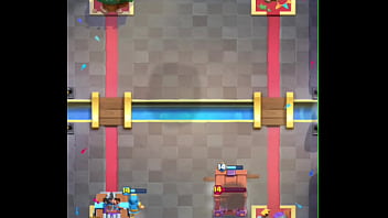 Destruindo bunda de gay no clash