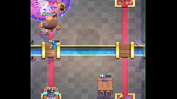 Destruindo bunda de gay no clash