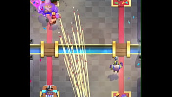 Destruindo bunda de gay no clash