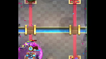 Destruindo bunda de gay no clash