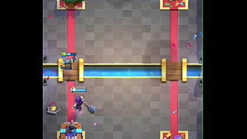 Destruindo bunda de gay no clash