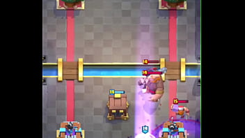 Destruindo bunda de gay no clash