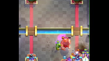 Destruindo bunda de gay no clash