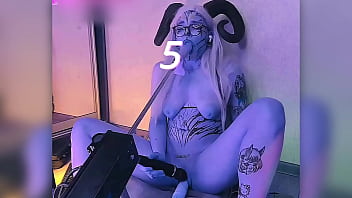 Beautiful cosplayer can't cope with orgasm