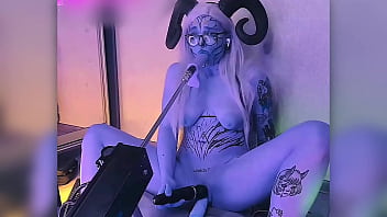 Beautiful cosplayer can't cope with orgasm