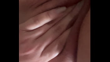 Esposa se masturba para o vizinho