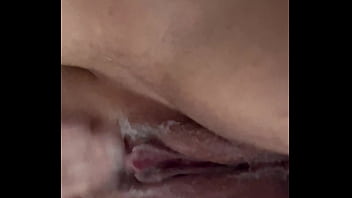 Esposa se masturba para o vizinho