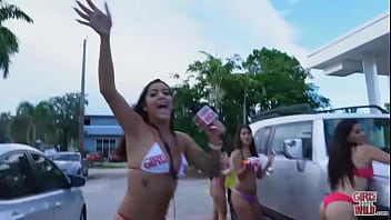 Pussy polishing at the car wash