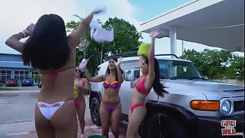 Pussy polishing at the car wash