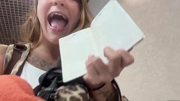 Damiana brasileira safada pela europa lavando carro sem calcinha ep1