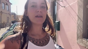 Damiana brasileira safada pela europa lavando carro sem calcinha ep1