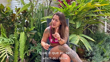 Damiana brasileira safada pela europa lavando carro sem calcinha ep1