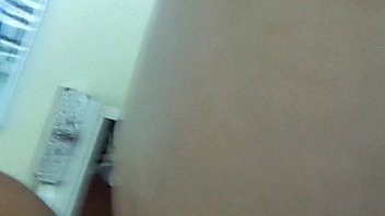 Metendo rola no rabo da safada