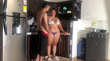 Sexo fuerte en la cocina del hotel big ass