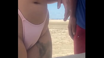 Deixei o novinho pegar na minha buceta na praia e lógico que eu também peguei no pau dele Deixei o novinho pegar na minha buceta na praia e lógico que eu também peguei no pau dele