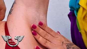 Amiga safada queria que eu ajudasse ela a se depilar quem vai negar de depilar uma gostosa dessa