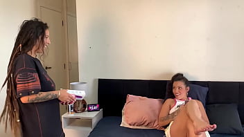 Duas gostosas brasilieras se chupando ate gozar