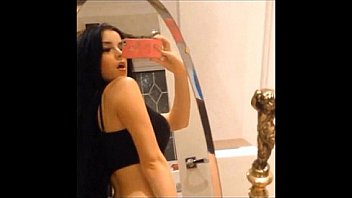 Flora my sexuality in average days 3 rész