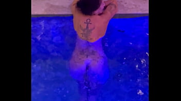Melissa decassa num motel de luxo em são paulo se diverte na hora do almoço na piscina Melissa decassa num motel de luxo em são paulo se diverte na hora do almoço na piscina