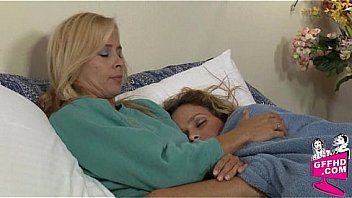 Sensual lesbains 0524