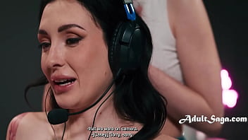 The neck massage that got her to stop streaming and start screaming The neck massage that got her to stop streaming and start screaming