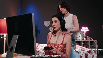 The neck massage that got her to stop streaming and start screaming The neck massage that got her to stop streaming and start screaming