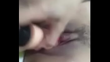 Tocándome hasta venirme y mojarme toda