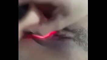 Tocándome hasta venirme y mojarme toda