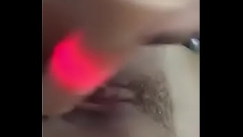 Tocándome hasta venirme y mojarme toda