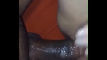 Implorando em lágrimas para não lamber a rola cagada que saiu do cu