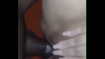 Implorando em lágrimas para não lamber a rola cagada que saiu do cu