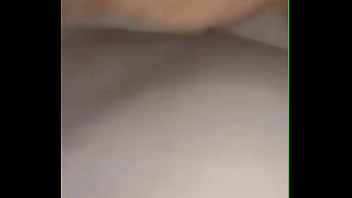 Implorando em lágrimas para não lamber a rola cagada que saiu do cu