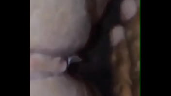 Implorando em lágrimas para não lamber a rola cagada que saiu do cu