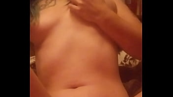 Milf feelin herself up