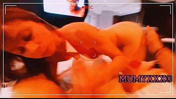Golpes en la cola de milf putita Golpes en la cola de milf putita
