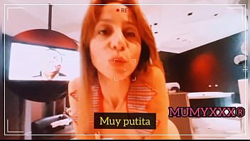 Golpes en la cola de milf putita