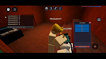 Eu entro em um jogo de porno faço sexo com uma jogadora e os caras nos viram Eu entro em um jogo de porno faço sexo com uma jogadora e os caras nos viram