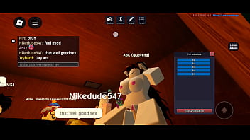 Eu entro em um jogo de porno faço sexo com uma jogadora e os caras nos viram Eu entro em um jogo de porno faço sexo com uma jogadora e os caras nos viram