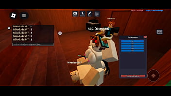 Eu entro em um jogo de porno faço sexo com uma jogadora e os caras nos viram