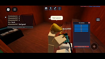 Eu entro em um jogo de porno faço sexo com uma jogadora e os caras nos viram Eu entro em um jogo de porno faço sexo com uma jogadora e os caras nos viram