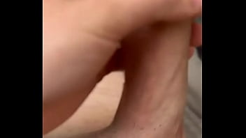 Wataaestán rodando en la otra habitación y se me pone dura como una roca