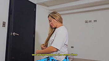 El hijastro de mi mejor amiga me seduce cuando llego del gym