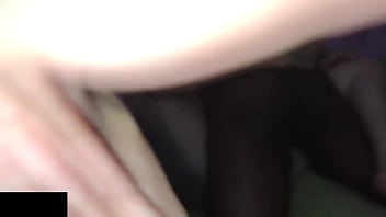 Encontrei um amante por aplicativo e fiz esse corno pau pequeno assistir todo meu namoro