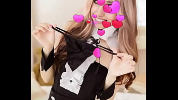 Me disfrazo de gatita para sacarle la leche