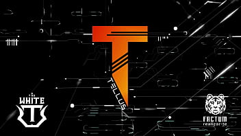 Loira no beco contra duas mulheres e um cara barbudo Loira no beco contra duas mulheres e um cara barbudo