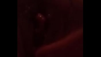 Dedeo mojandose toda la vagima