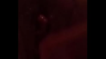 Dedeo mojandose toda la vagima