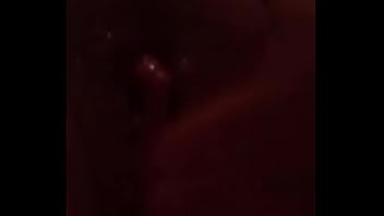 Dedeo mojandose toda la vagima