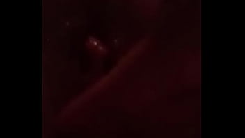 Dedeo mojandose toda la vagima